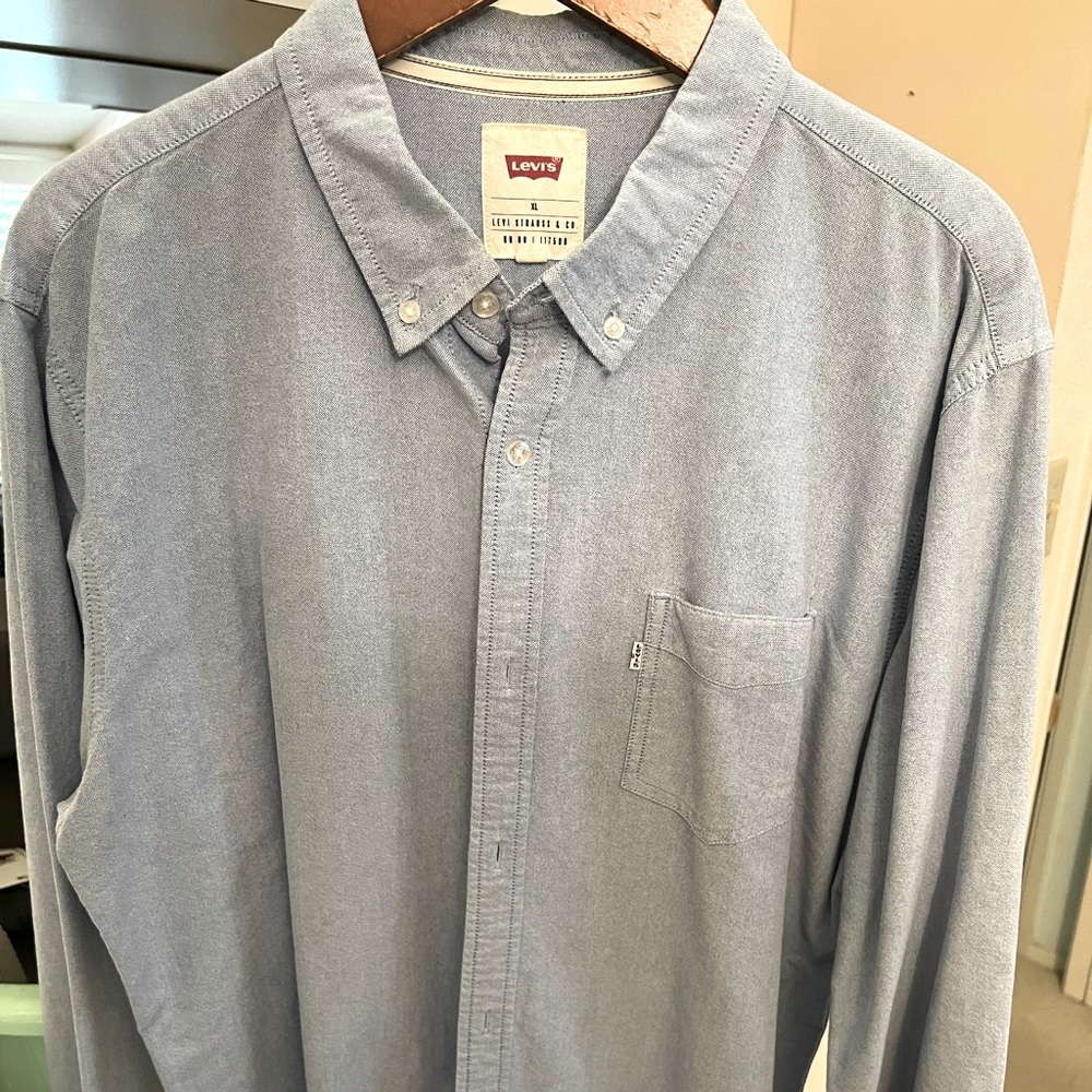 Levi’s Men’s 100% cotton blue shirt